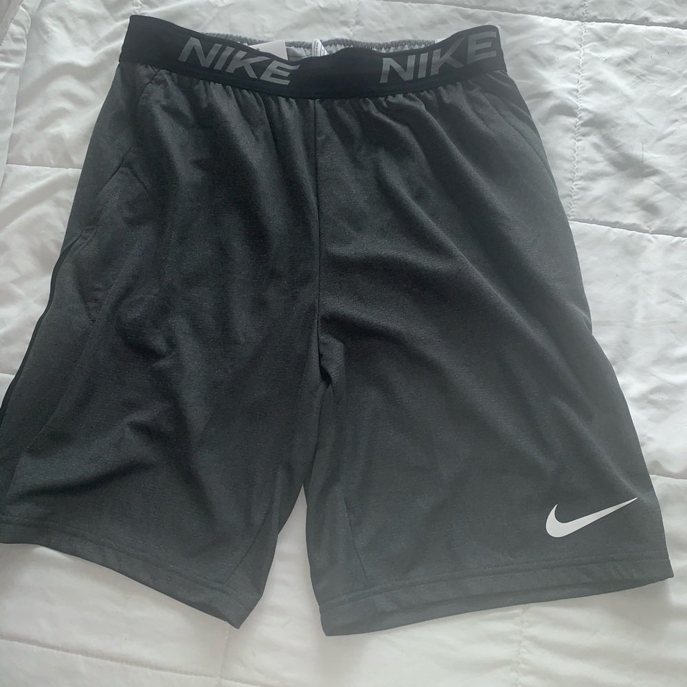 Nike dri-fit Men's shorts size MEDIUM. Brand new with tags!!!